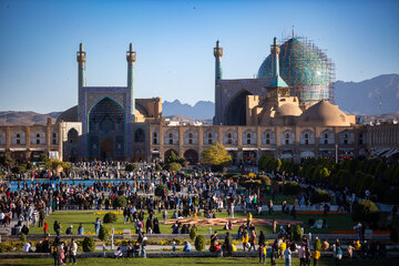 Isfahan Witnesses Booming Tourist Influx During Nowrouz Holidays