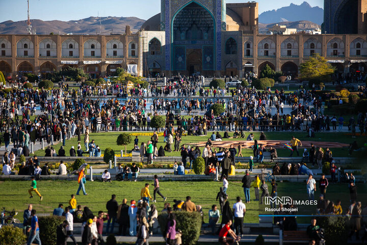 حضور مسافران نوروزی در میدان امام(ره) اصفهان