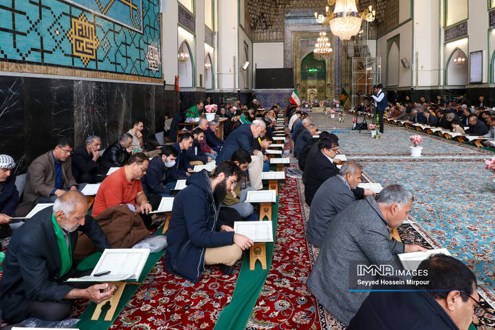 جز خوانی قرآن در مسجد گوهرشاد