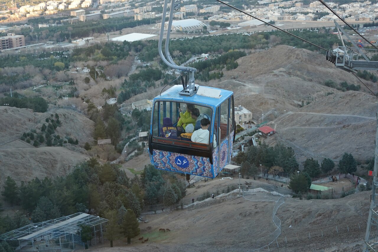 نقش اصفهان بر فراز آسمان/ تلهکابین صفه به هنر نصف جهان منقش شد