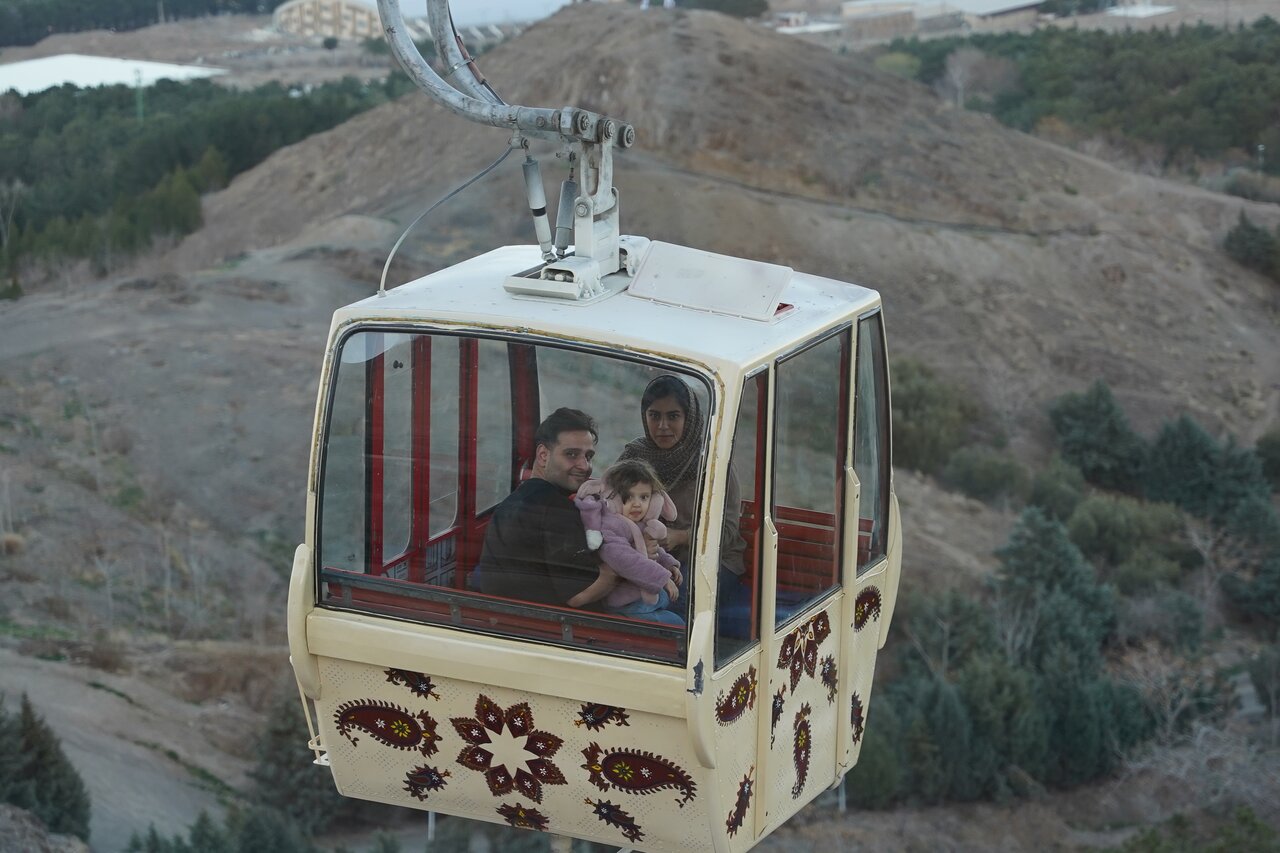 نقش اصفهان بر فراز آسمان/ تلهکابین صفه به هنر نصف جهان منقش شد