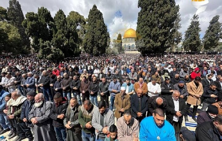 دومین نماز جمعه ماه رمضان در مسجدالاقصی با حضور ۱۲۰ هزار فلسطینی برگزار شد