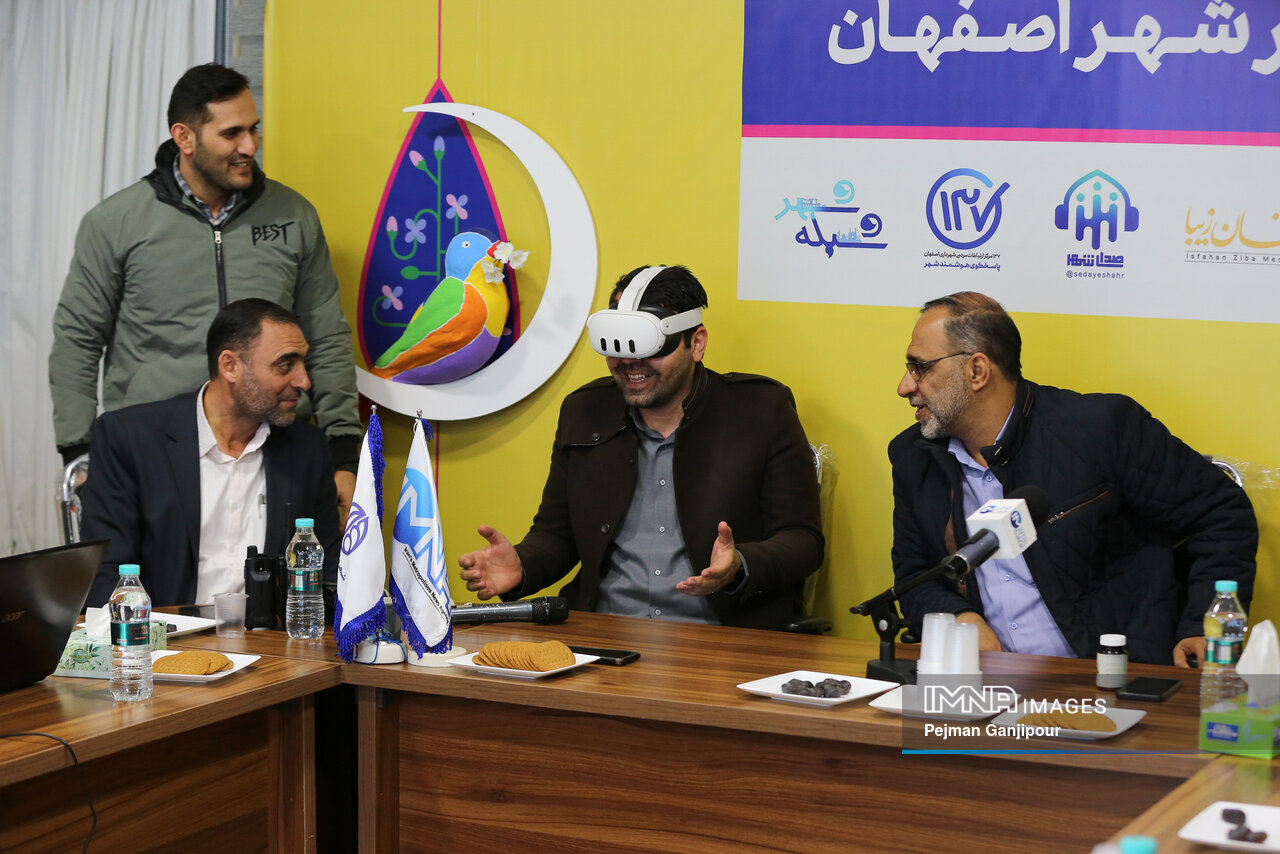 ارتقای ضریب ایمنی مسافران در باغ فدک با پهپاد کاوشگر آتشنشانی اصفهان