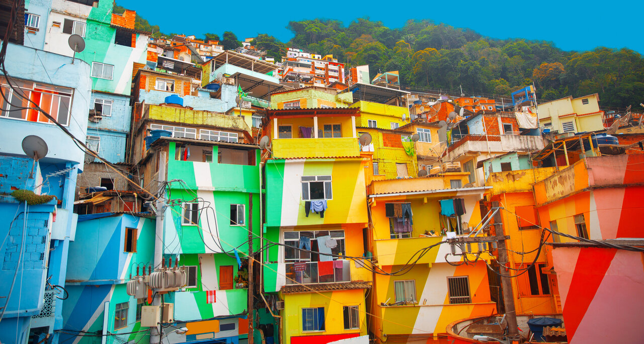 تأثیر مثبت رنگ‌ها بر تحول جوامع شهری / نقش رنگ‌آمیزی بر زیباسازی برمحله‌های فقیر برزیل