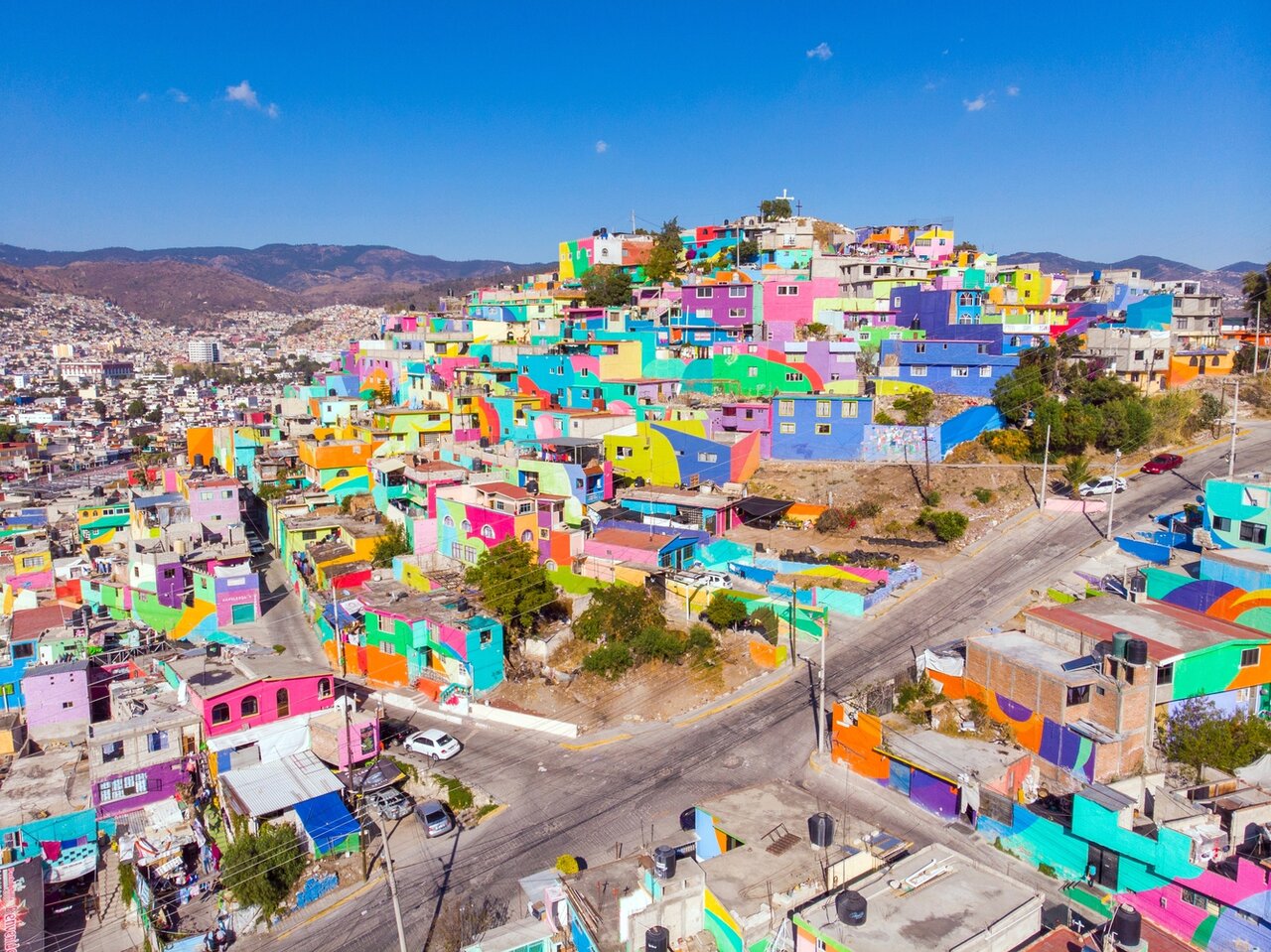 تأثیر مثبت رنگ‌ها بر تحول جوامع شهری / نقش رنگ‌آمیزی بر زیباسازی برمحله‌های فقیر برزیل