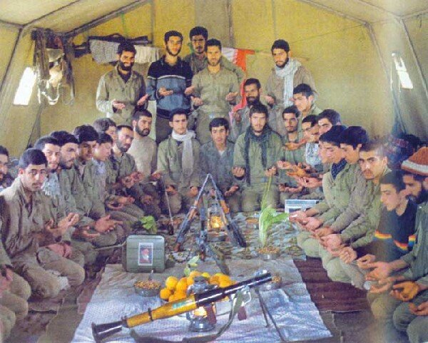 روایتی از سفره هفتسینهایی با سیمخاردار و سیمچین / عید را تبریک گفتند و روز بعد نبودند