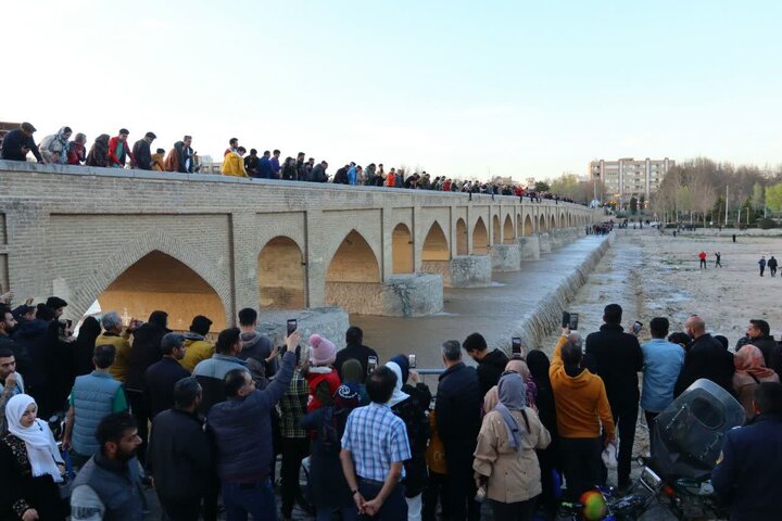 پایان انتظار نصف‌جهان/ جریان آب زاینده‌رود به اصفهان رسید