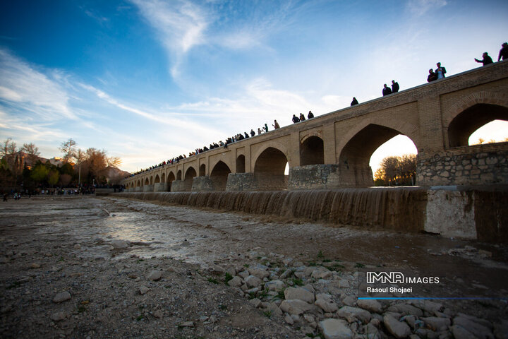 Zayanderoud backed to Isfahan