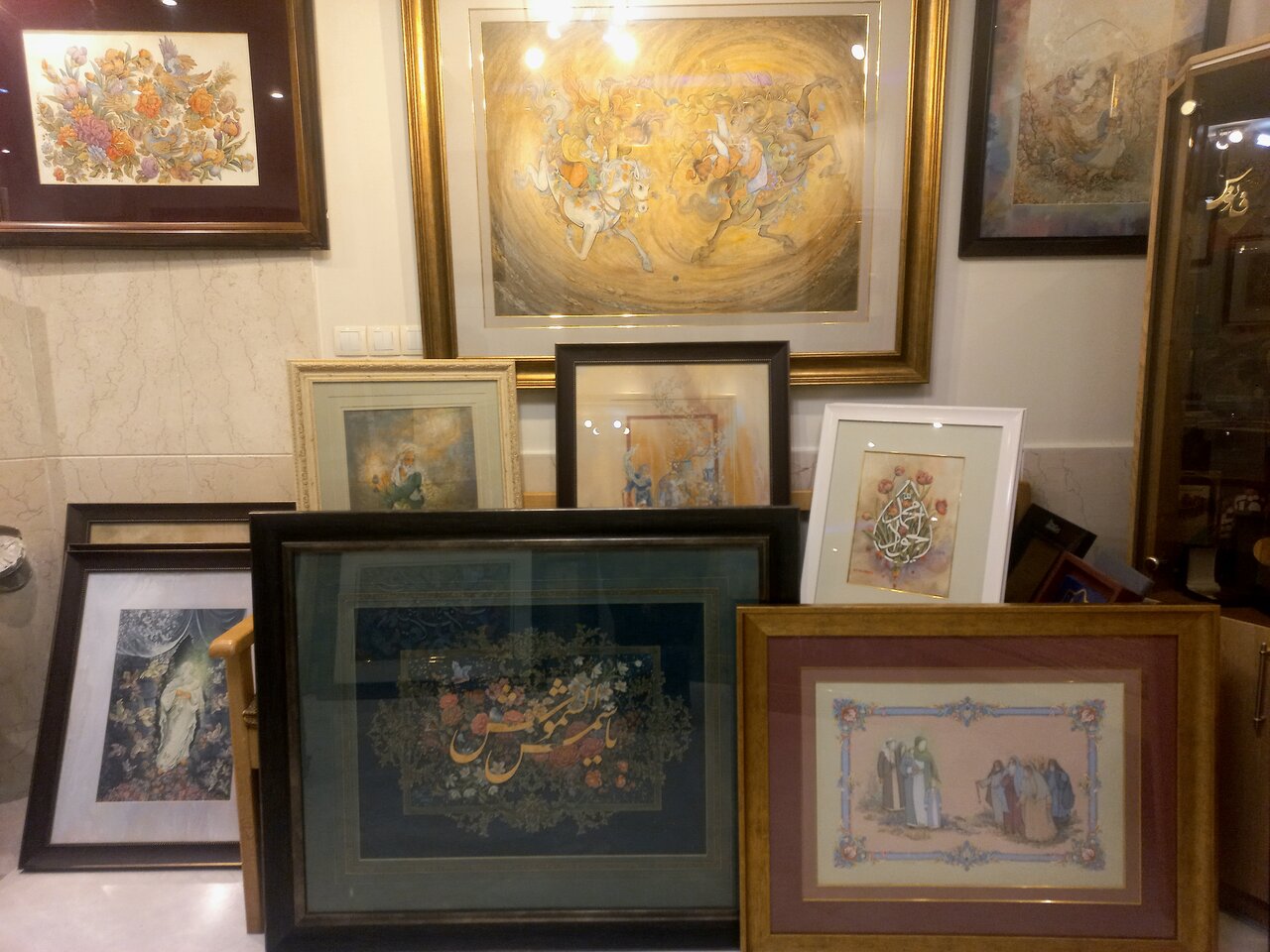 قابی که خستگی یک عمر را از بین برد / این نگارخانه رنگوبوی بهشت دارد
