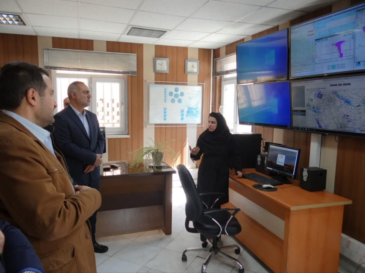 بازدید معاون هماهنگی امور عمرانی استانداری از اداره کل هواشناسی استان اصفهان