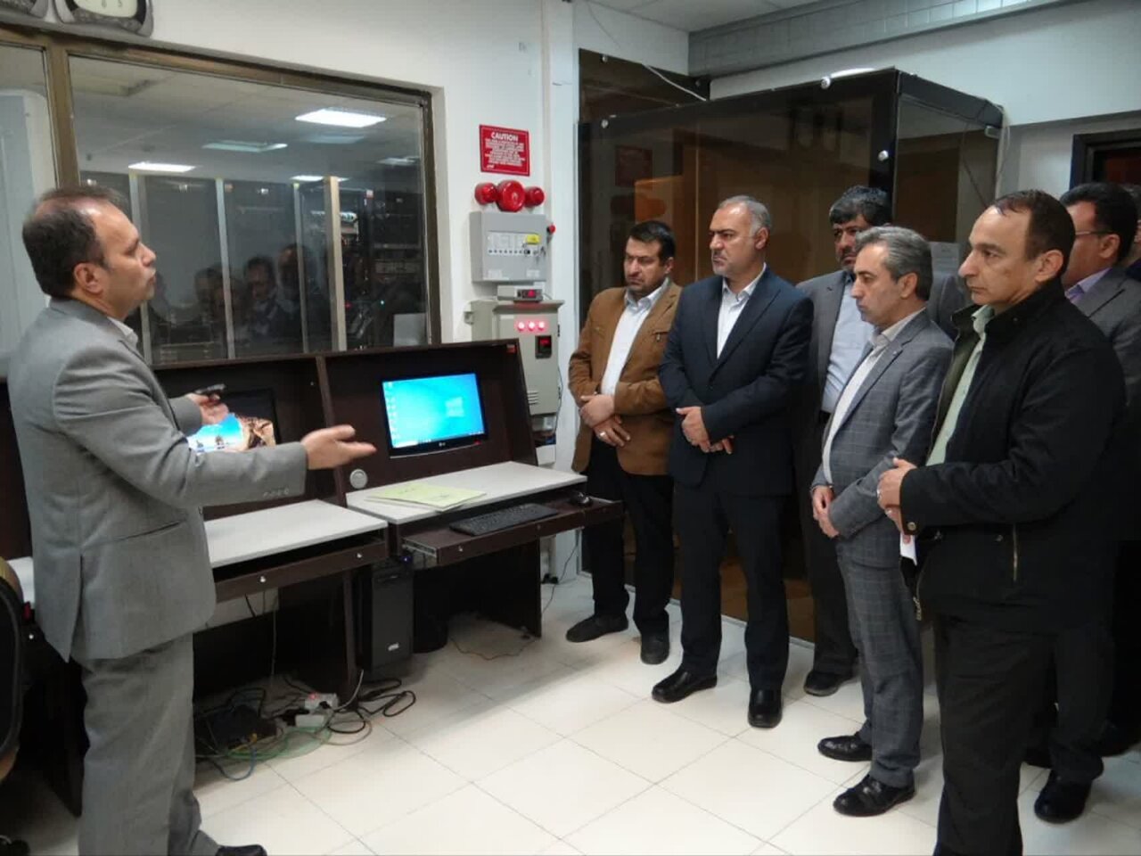 بازدید معاون هماهنگی امور عمرانی استانداری از اداره کل هواشناسی استان اصفهان