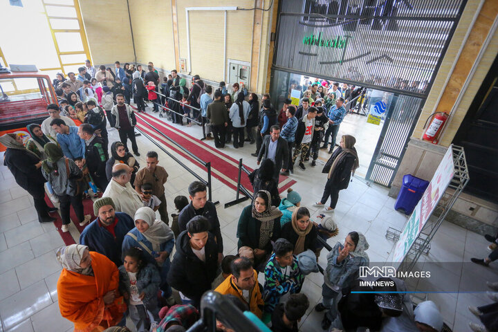 استقبال گردشگران نوروز 1403 از ابرسازه‌های تفریحی اصفهان