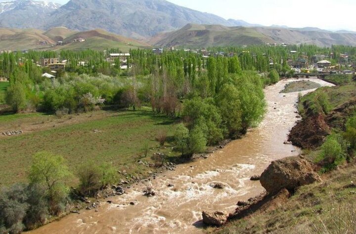 آب چه رودخانه‌هایی از کردستان به دریاچه ارومیه سرازیر می‌شود؟