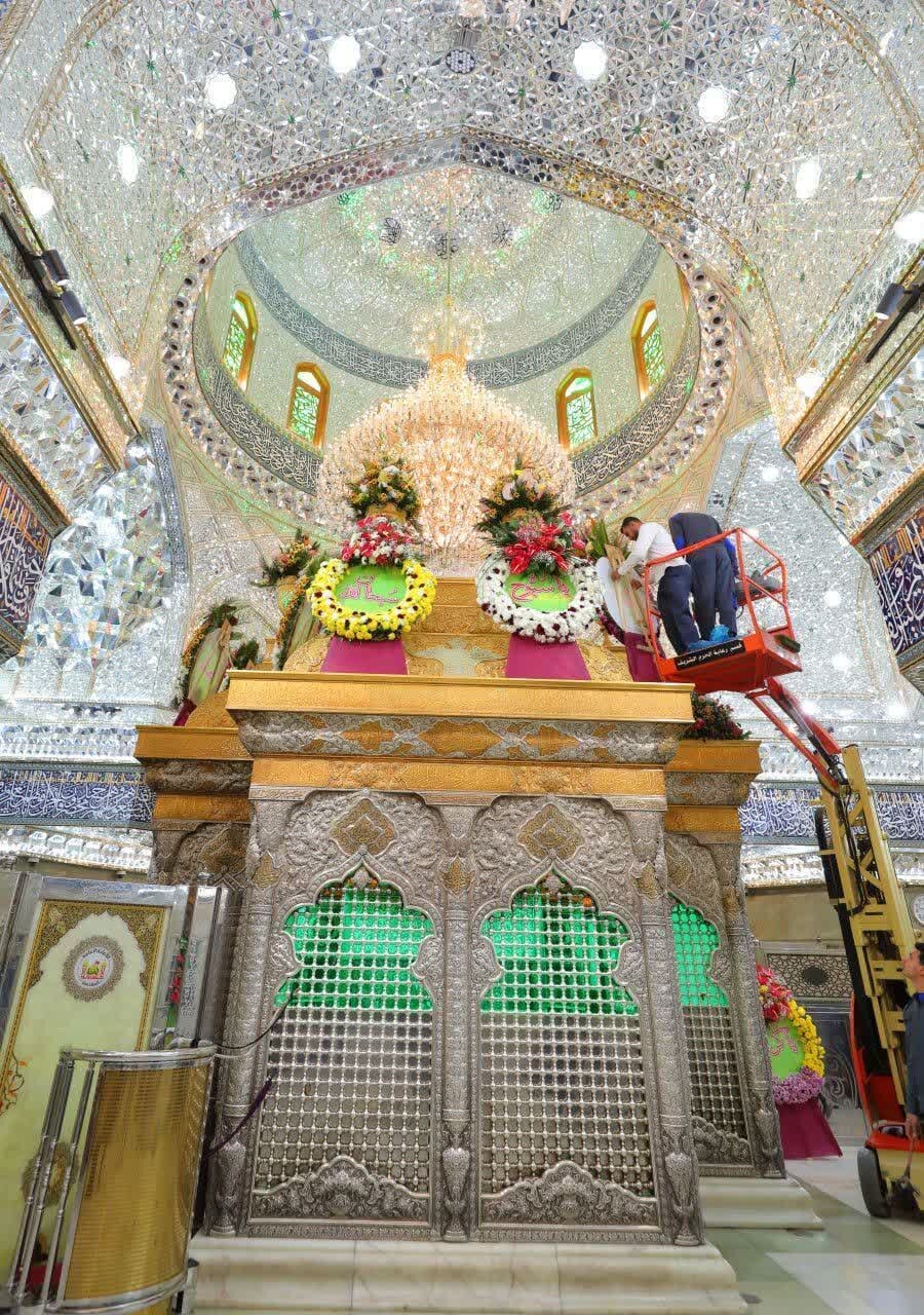 ضریح سیدالشهدا(ع) به همت اصفهانیها گلباران شد