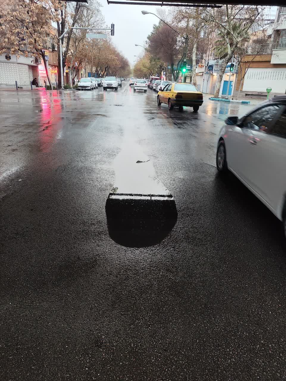 اعزام ۲ تیم عملیاتی آتشنشانی از اصفهان به اهواز / نشست زمین در خیابان میر بر اثر بارندگی