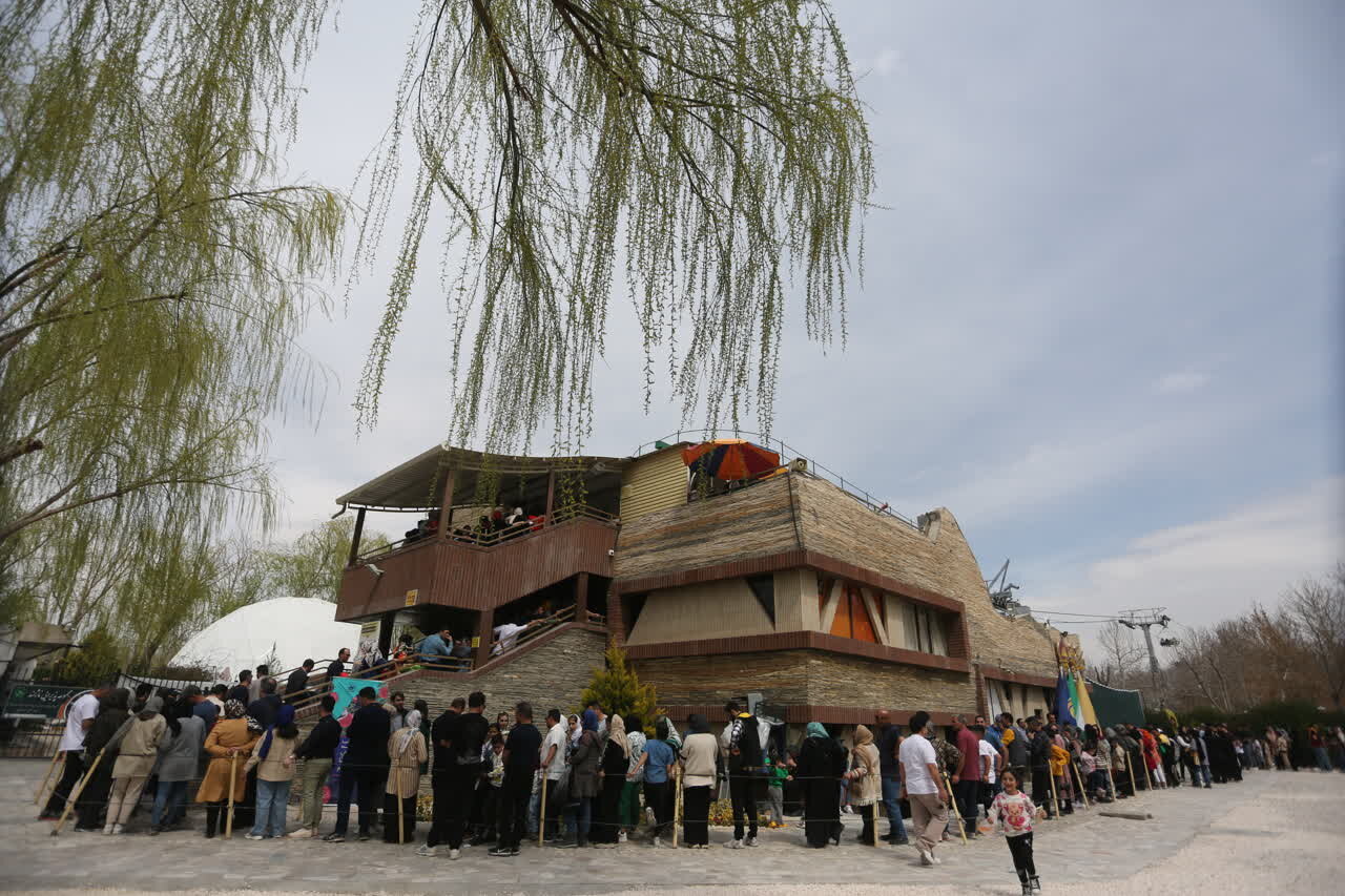 استقبال بیش از ۱۲۴ هزار نفر از ابرسازههای تفریحی نصفجهان