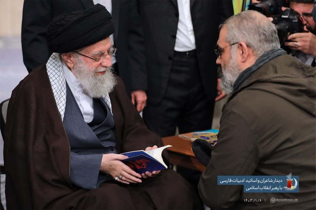 دیدار شاعران با رهبر انقلاب در حال برگزاری است + عکس و فیلم