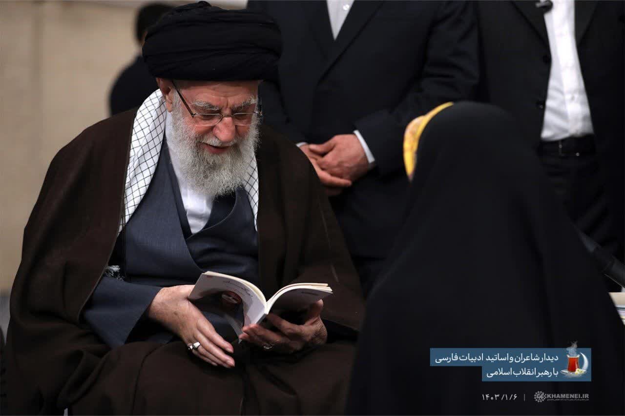 دیدار شاعران با رهبر انقلاب در حال برگزاری است + عکس و فیلم