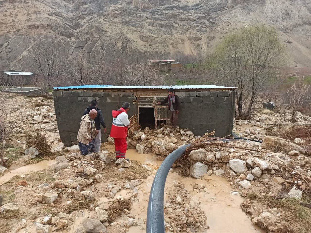 آبگرفتگی منازل در روستای دشتبال سمیرم بر اثر بارش‌ باران