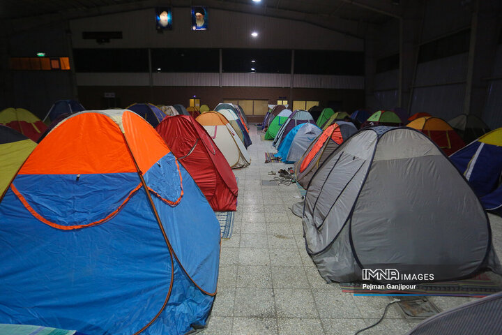 برپایی ۸۰ تخته چادر مسافران در ورزشگاه امیریه طی ۴ شب