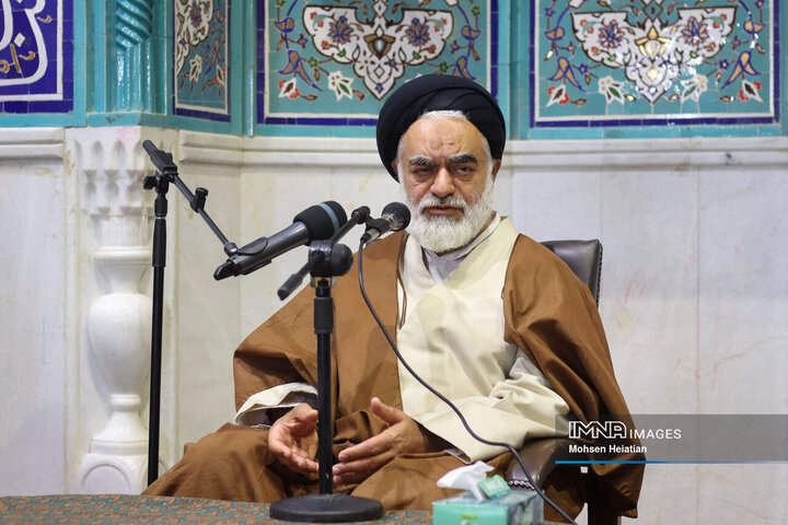 نماز، محور عقلانیت دینی و مهمترین عامل بازدارنده از آسیبهای اخلاقی است