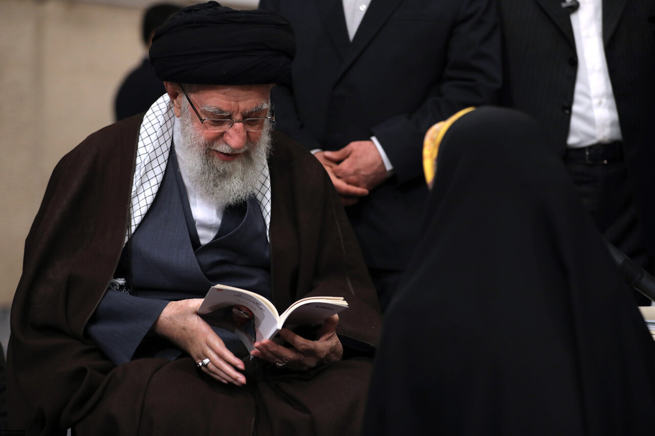 شعر بانوان، از محدودیتهای تاریخی تا جسارتهای معاصر