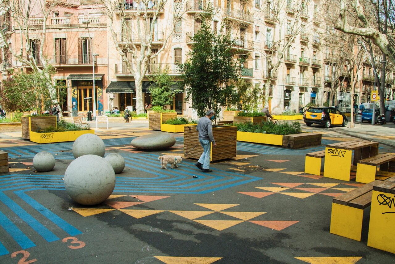 بازپس‌گیری فضای شهری از خودروها به نفع شهروندان به سبک بارسلون