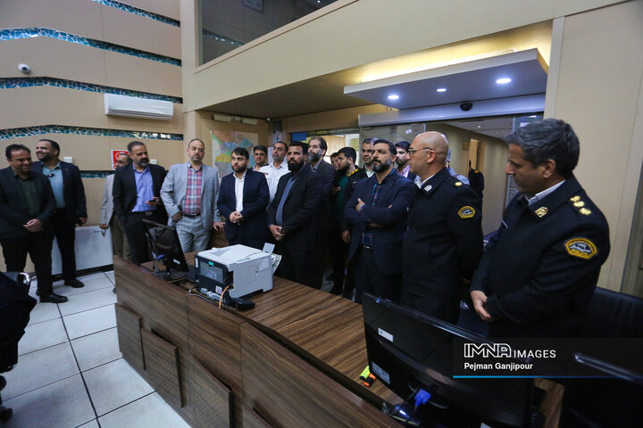 بازدید مسؤلین کمیته های ستاد خدمات سفر از مراکز ارایه خدمات گردشگری به مسافرین نوروزی شهر اصفهان