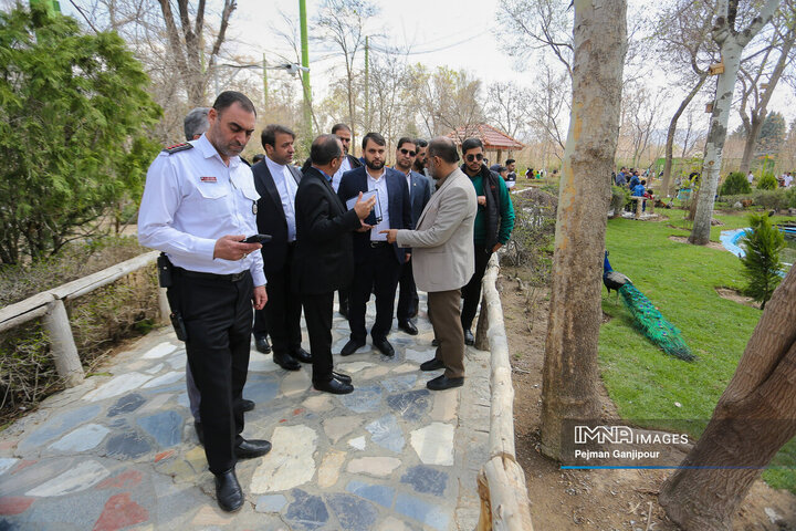 بازدید مسؤلین کمیته های ستاد خدمات سفر از مراکز ارایه خدمات گردشگری به مسافرین نوروزی شهر اصفهان