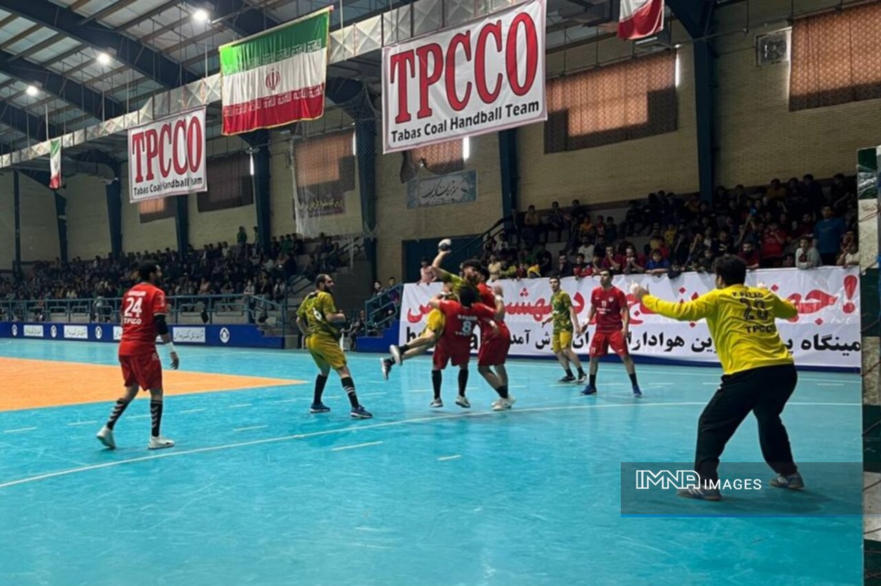 جدالی متفاوت میان صدر و قعر جدول