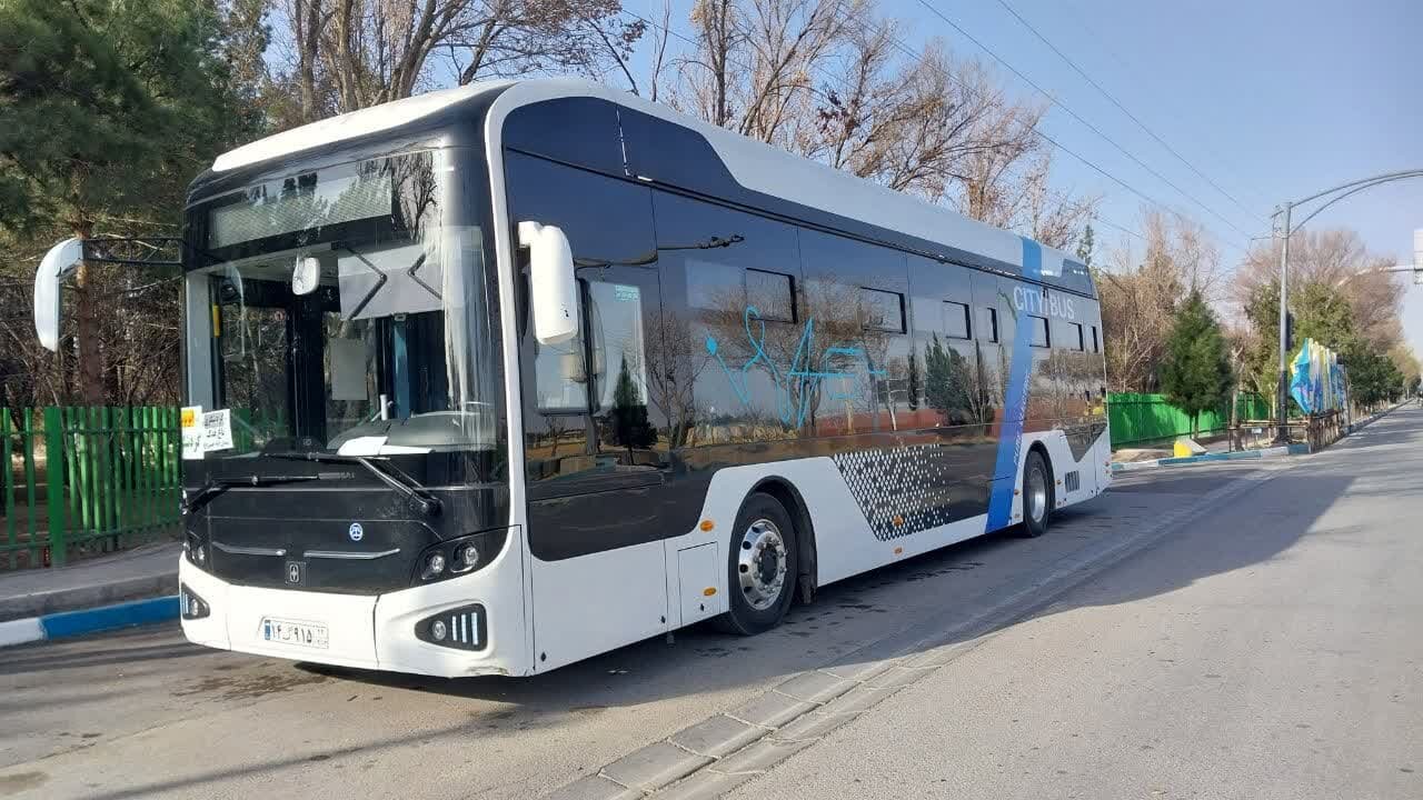 پای نخستین اتوبوس برقی به خط گردشگری اصفهان باز شد