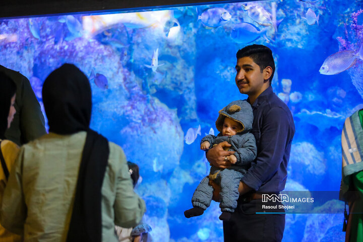 استقبال مسافران نوروزی از آکواریوم اصفهان