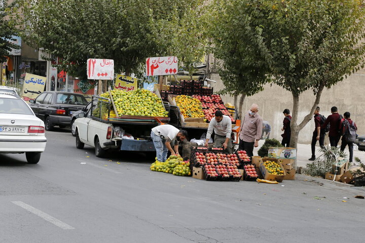 حمایت پلیس راهور از اجرای طرح ساماندهی وانت‌های میوه‌فروش در سنندج