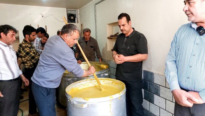 فیلم| پخت ۱۷۰۰ کیلو حلیم نذری در خمینی‌شهر