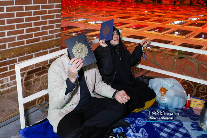 شب نوزدهم ماه رمضان در گلزار شهدای وادی رحمت تبریز