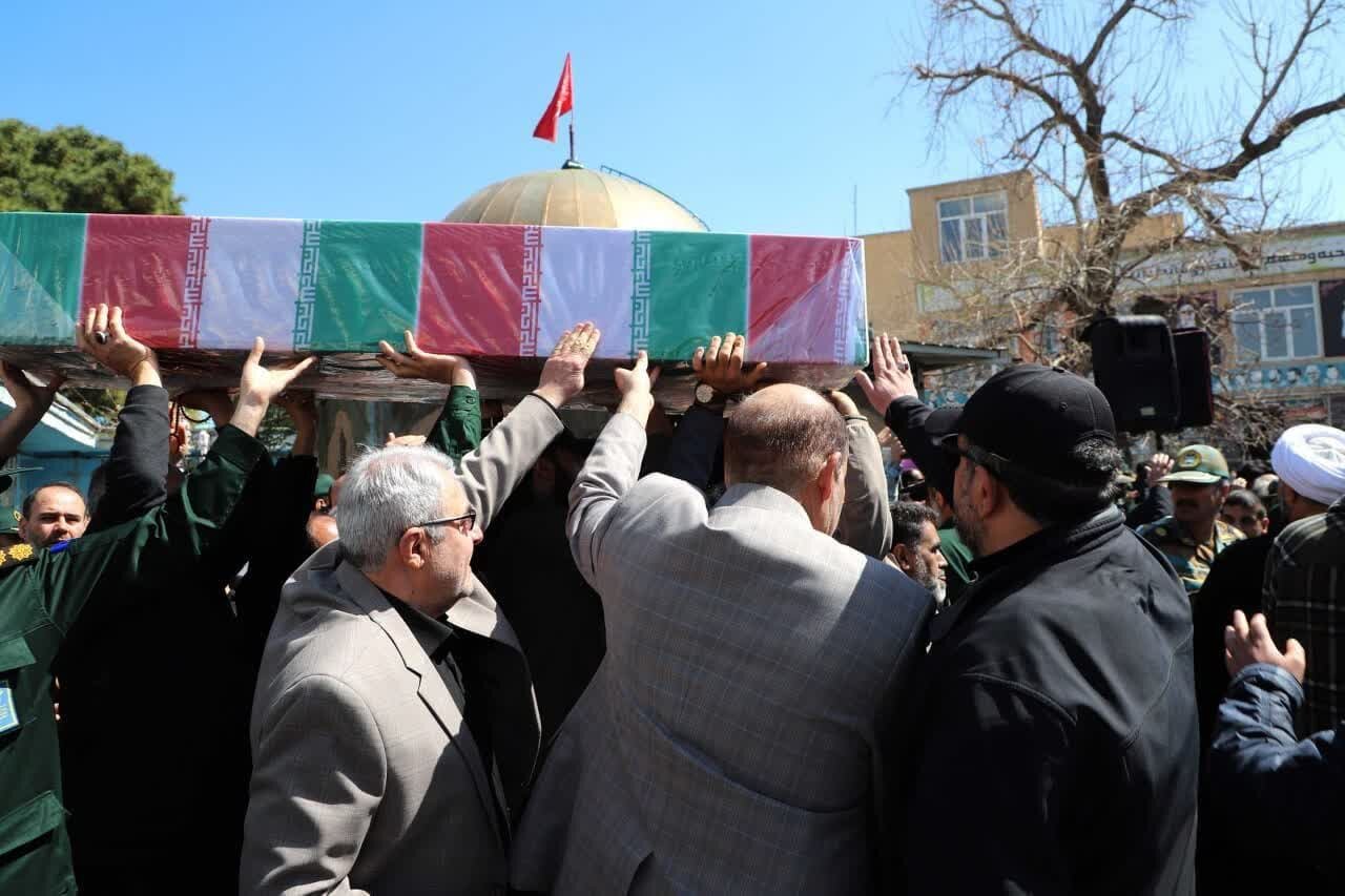 استقبال گرم مردم قزوین از ۲ شهید گمنام دفاع مقدس + تصاویر