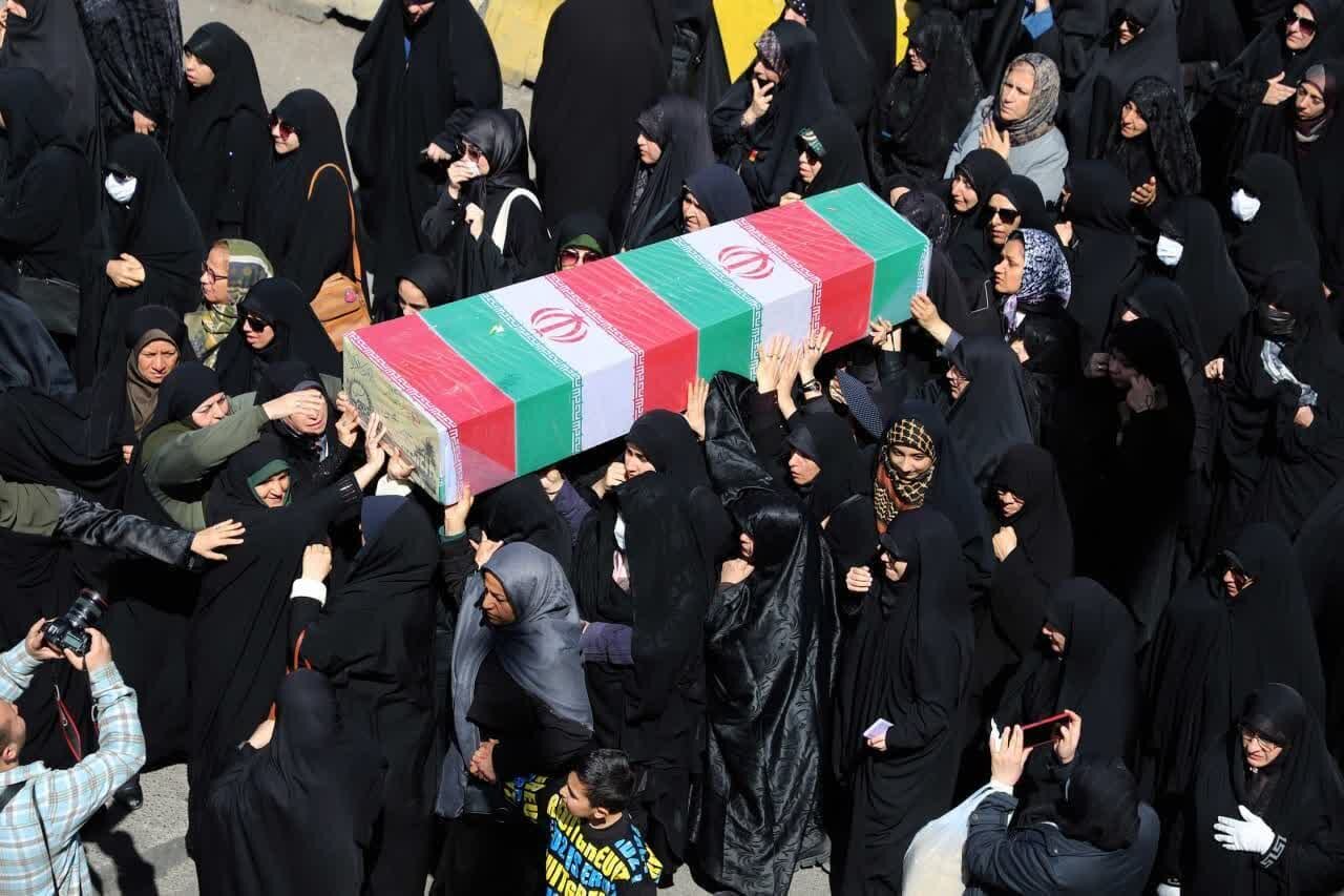 استقبال گرم مردم قزوین از ۲ شهید گمنام دفاع مقدس + تصاویر