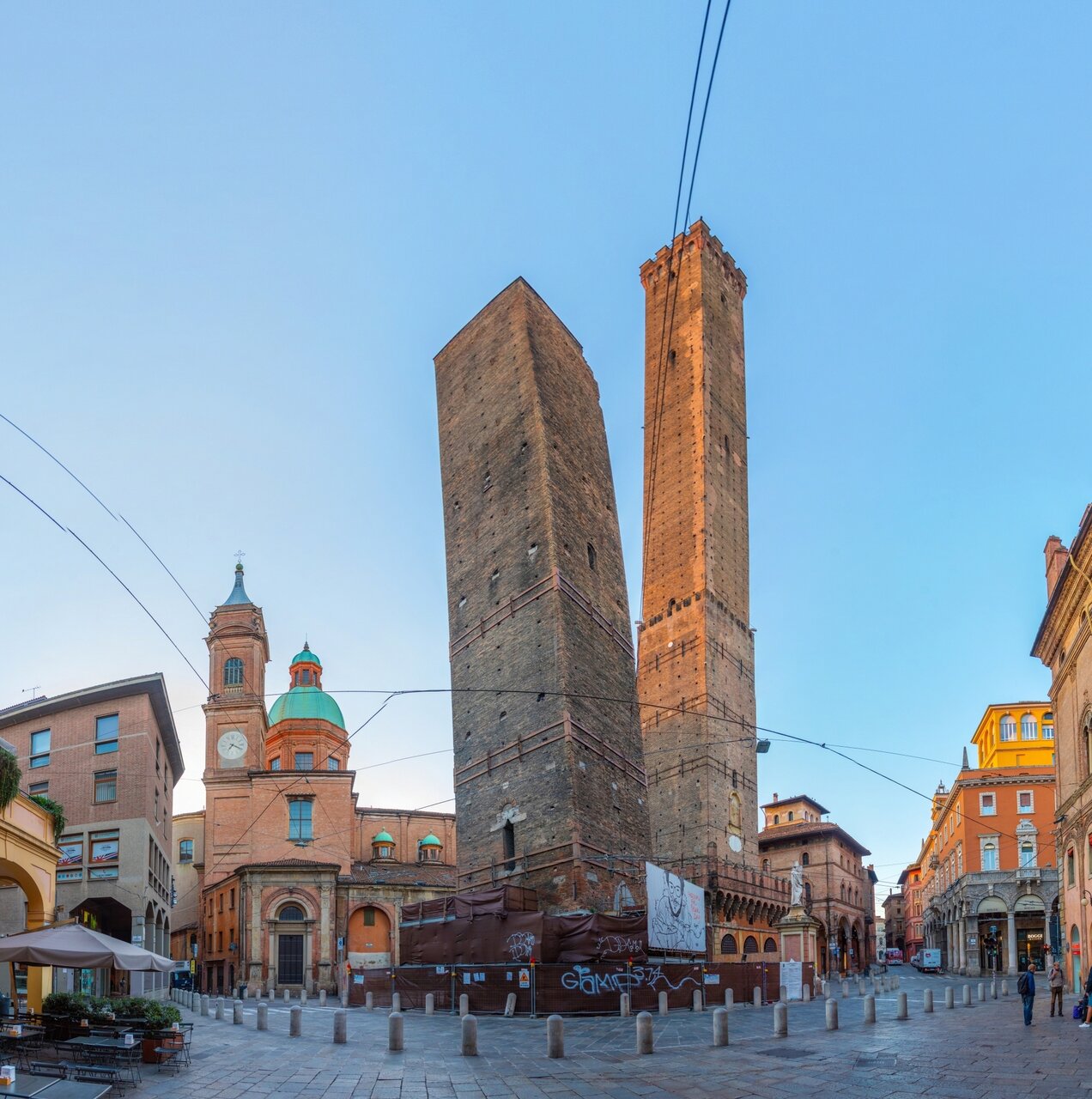 اقدامات ایتالیا برای جلوگیری از فروریختن برج کج