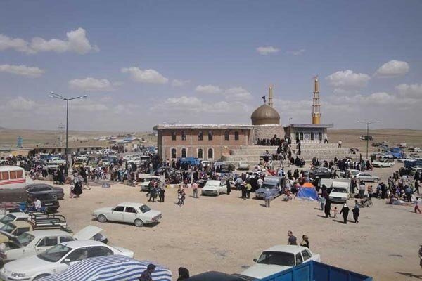 لحظات ناب نیایش در اماکن مذهبی کردستان؛ از بارگاه خواهر امام رضا(ع) تا قرآن نگل