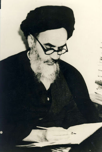 جمهوری اسلامی بر پایه دو رکن اساسی «جمهوریت» و «اسلام»