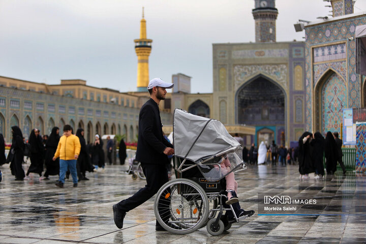 بارش باران بهاری در حرم رضوی