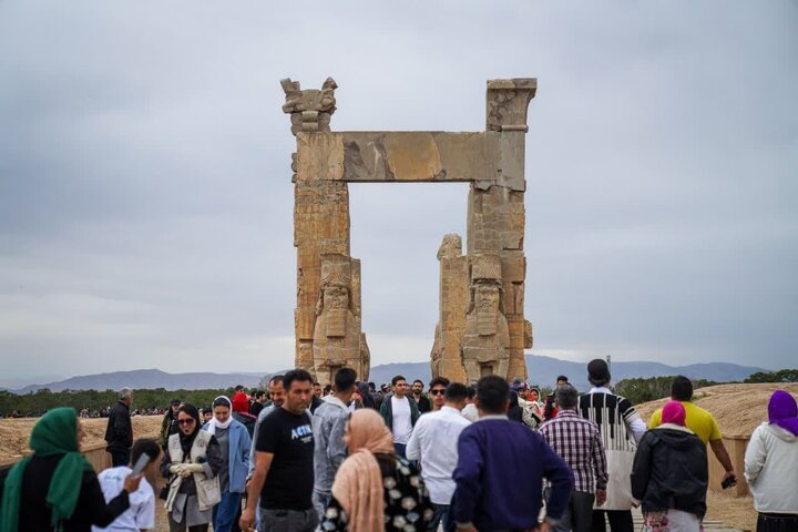 فارس در سکوی نخست آمار بازدیدهای نوروزی ایستاد