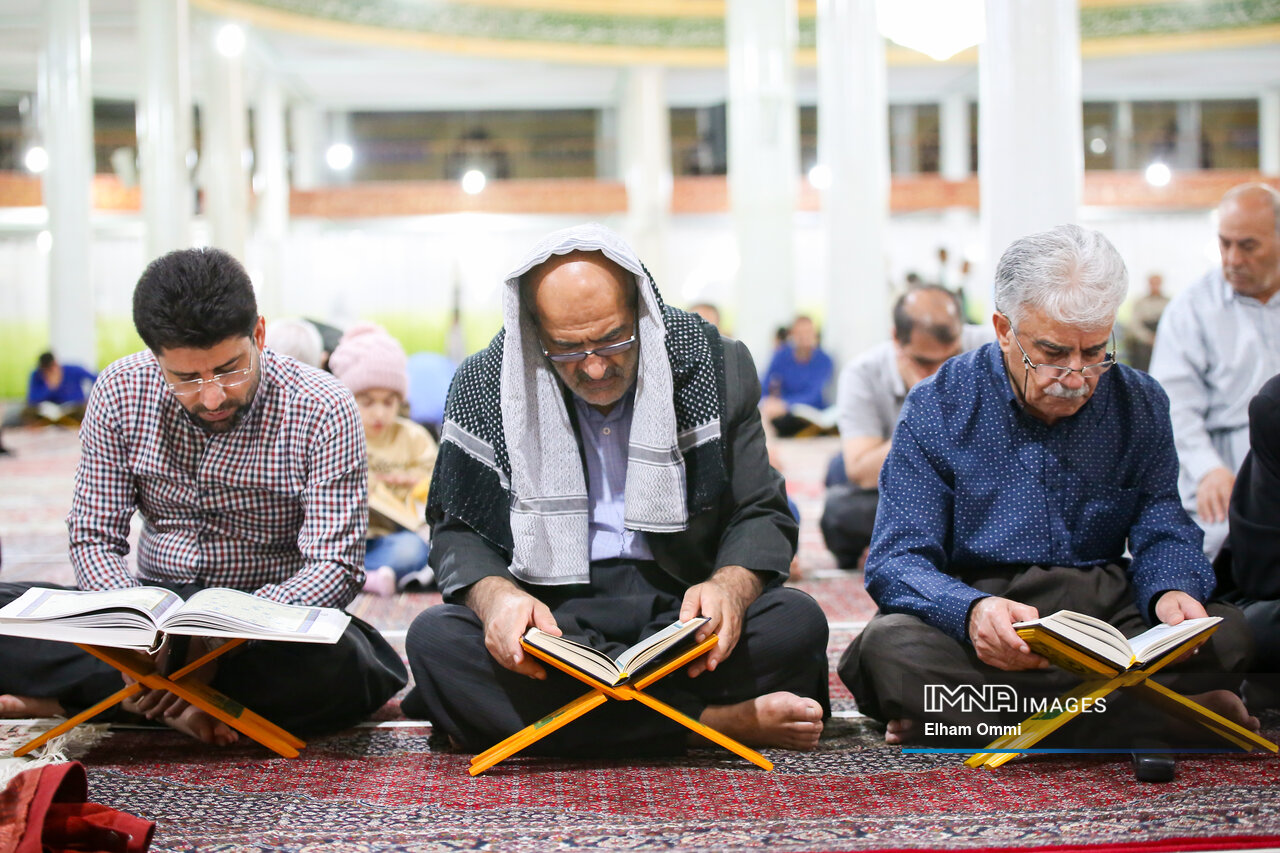 شبهای قدر در کردستان؛ از تلاوت قرآن تا دعاهای دستهجمعی