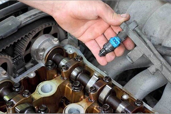 بررسی علت گاز خوردن خودرو در حالت درجا