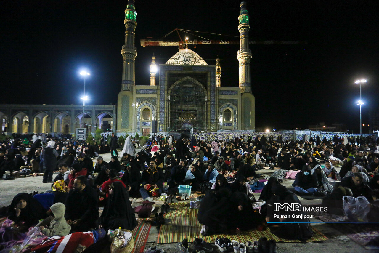 احیای شب بیست و سوم ماه رمضان در حرم زینبیه (س) اصفهان