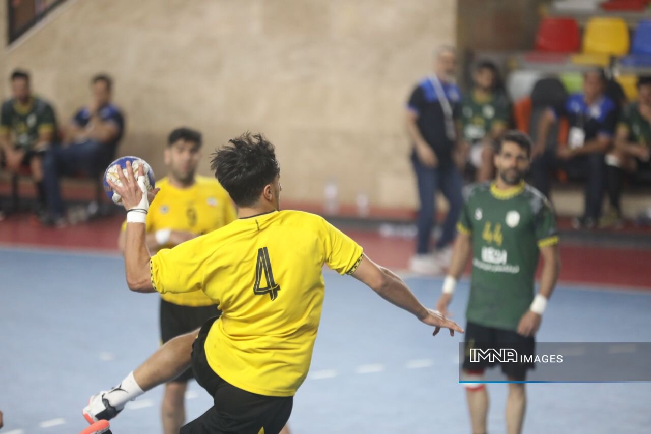 برد پرواز در شب تساوی سپاهان