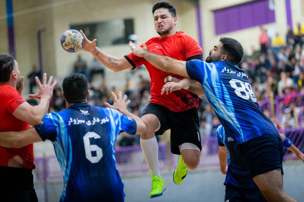 برد پرواز در شب تساوی سپاهان