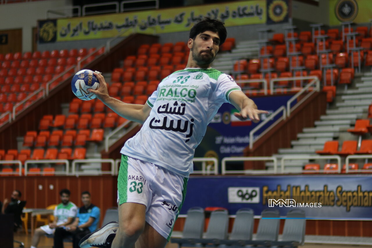 برد پرواز در شب تساوی سپاهان