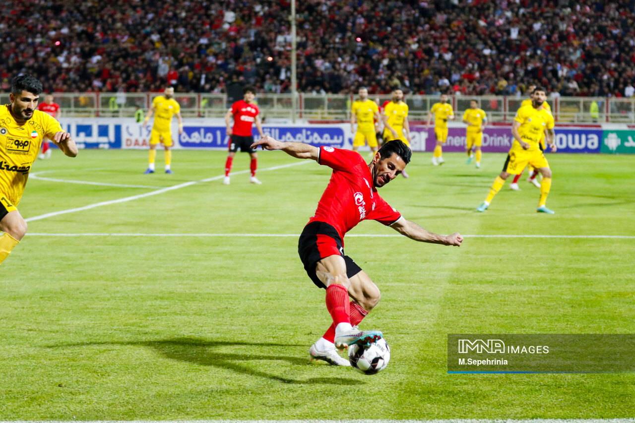 ترکیب تراکتور مقابل آلومینیوم اراک (احتمالی)