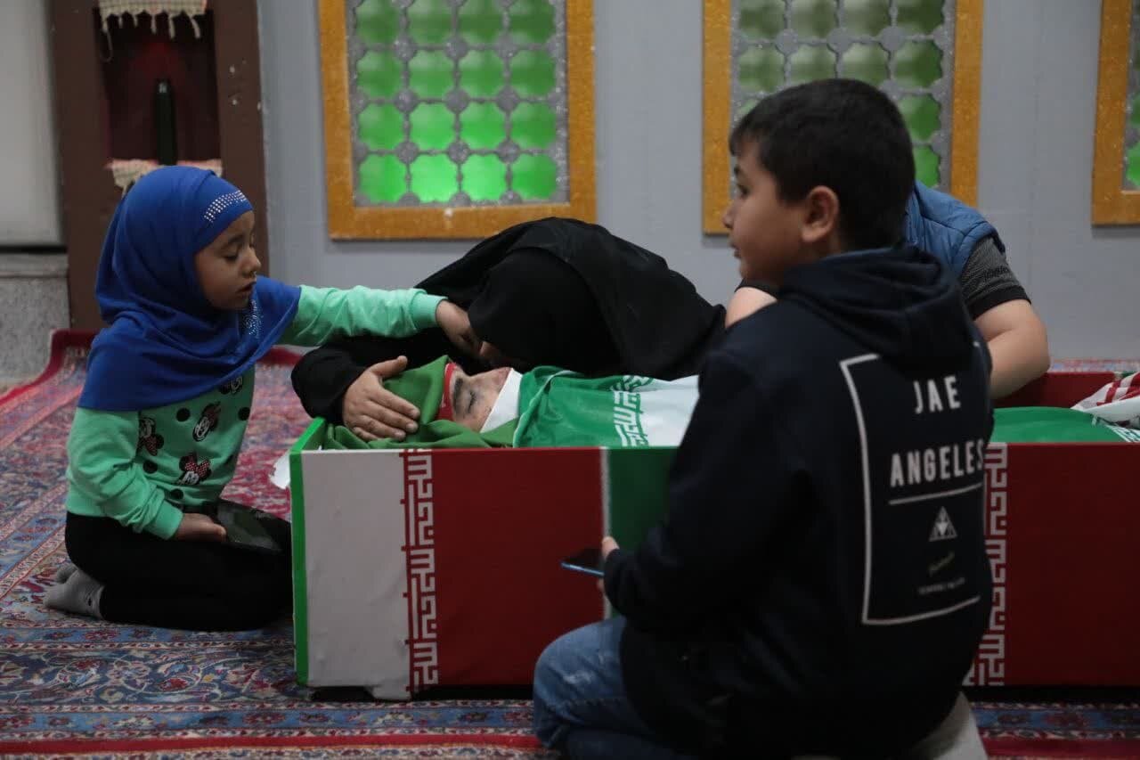 من خود به چشم خویشتن، دیدم که جانم میرود / تصاویری از آخرین با شهدای دمشق